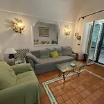 Villa Nella Curva Della Funicolare, Capri