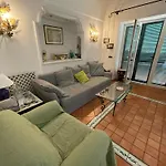 Villa Nella Curva Della Funicolare, Capri
