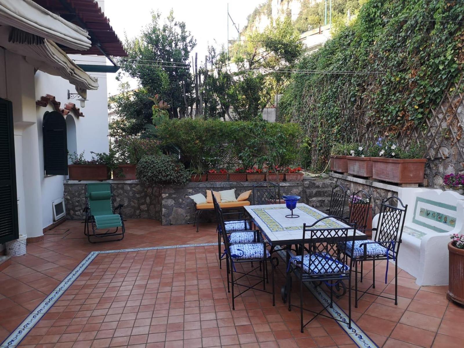 Nella Curva Della Funicolare, Apartment Capri