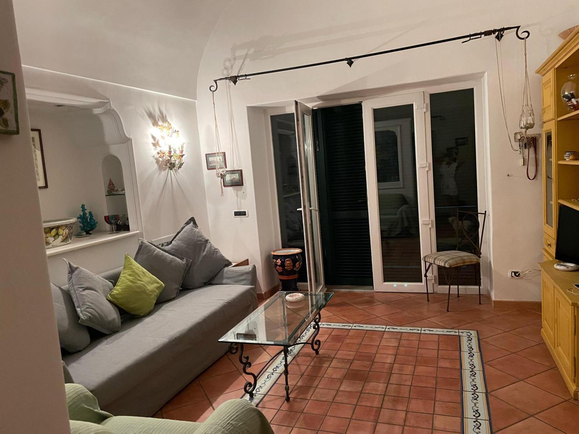 Nella Curva Della Funicolare, Apartment Capri