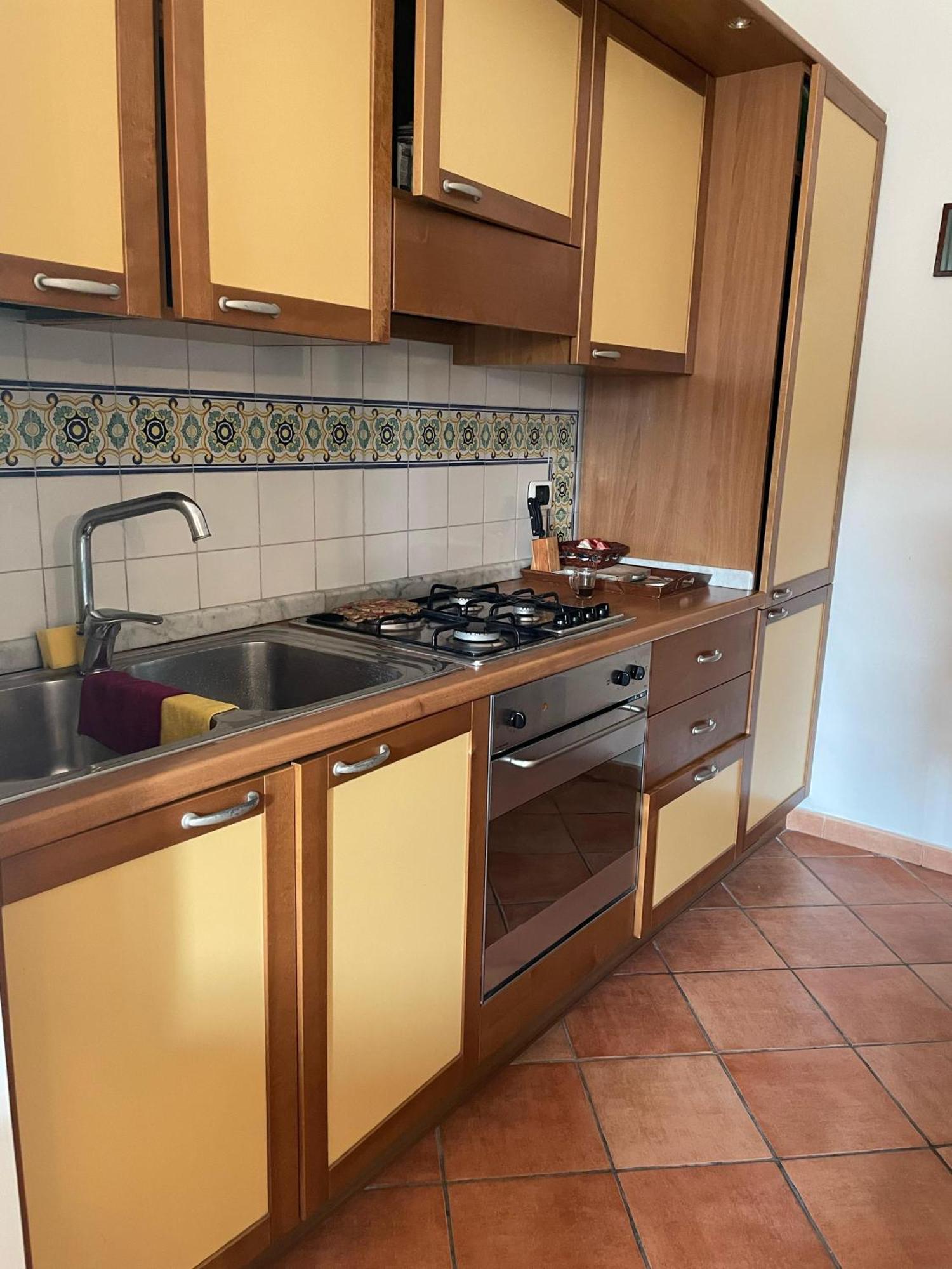 Nella Curva Della Funicolare, Apartment