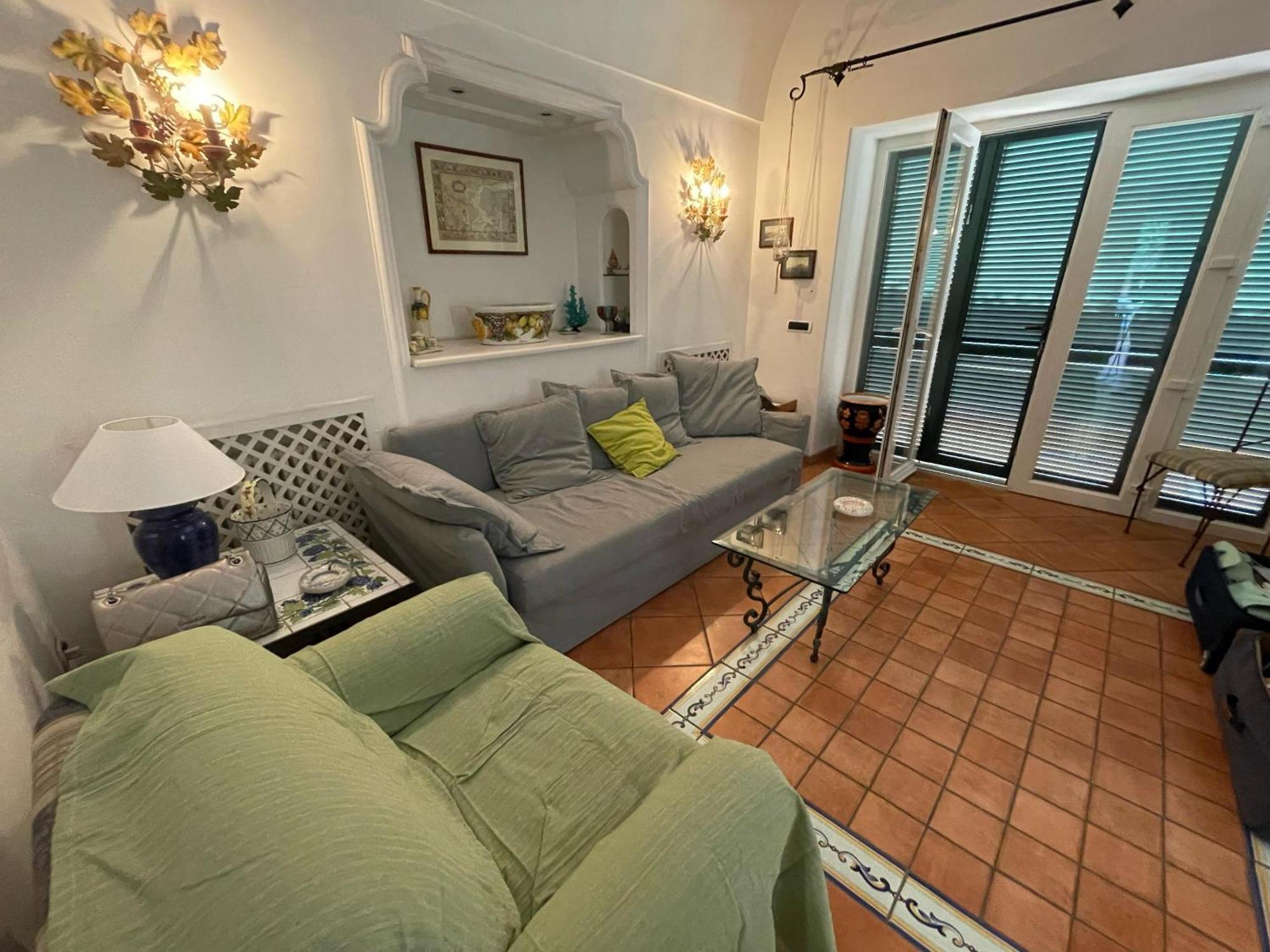 Nella Curva Della Funicolare, Apartment Capri